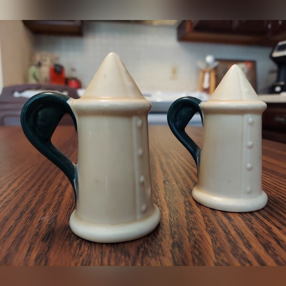 Salt & Pepper Set Homestead Provincial, Metlox-Poppytrail - Picture 3 of 7